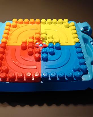 Tavolo da gioco con mattoncini 
