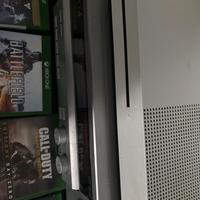 Xbox one s con giochi cuffie e controller