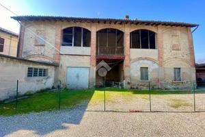 RUSTICO A CAPIAGO INTIMIANO