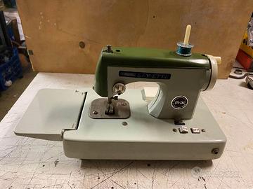 Macchina per cucire giocattolo