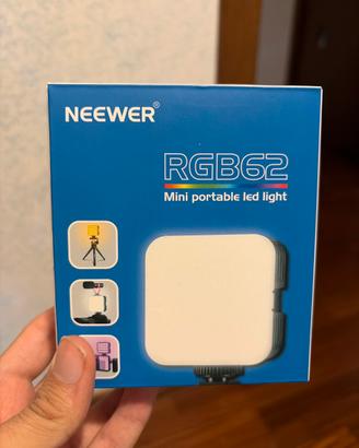 Neewer RGB62 mini portable light