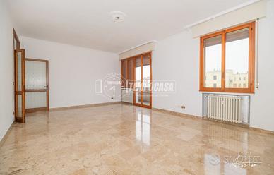 Ampio appartamento in condominio Signorile in zona