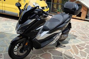 Honda Forza 300 - De Luxe
