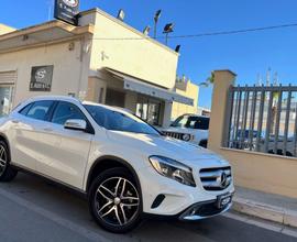 MERCEDES-BENZ GLA 200 d Automatic 4Matic Sport