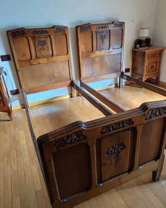 Letti antichi in legno intarsiato