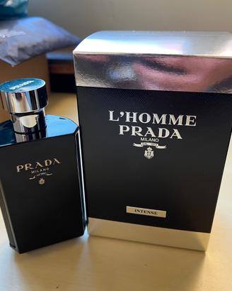 Scatola e boccetta profumo Prada L'Homme Intense.