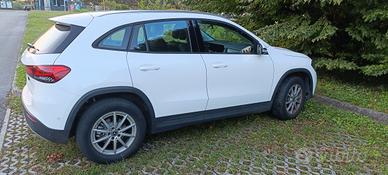 MERCEDES GLA 180 d Automatic Business Extra 
