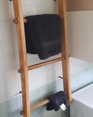 porta asciugamani in legno 