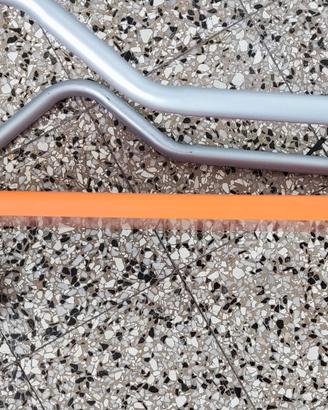 Carrello per PC con 2 ruote bloccabili.