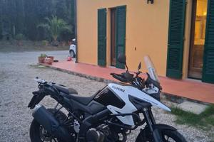 Suzuki V Strom 1050 con tris valigie - come nuova