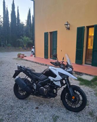 Suzuki V Strom 1050 con tris valigie - come nuova