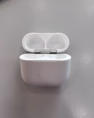 custodia di ricarica originale Apple per AirPods 4