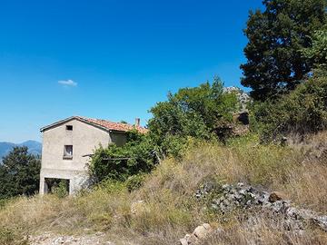 Terreni con vari ruderi da restrutturare