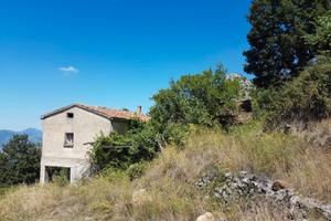 Terreni con vari ruderi da restrutturare