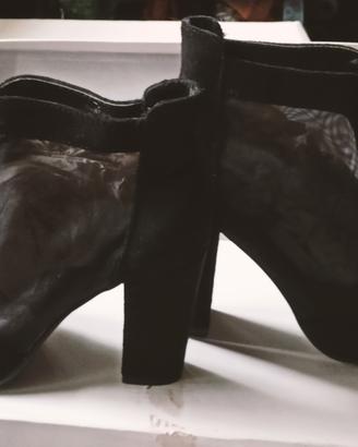 Particolare stivaletto donna