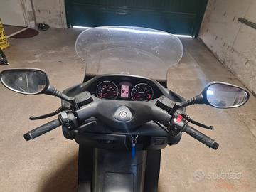 Scooter Majesty400