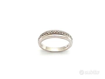 Anello in oro bianco e diamanti