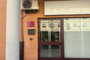 Locale commerciale fronte strada con vetrina