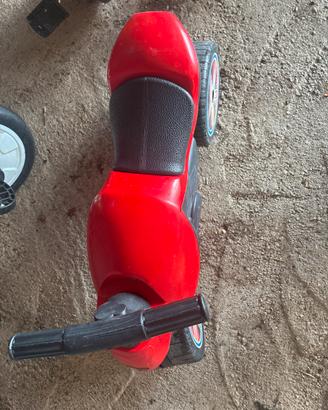 Moto spinta gambe bambini
