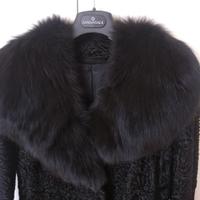 Collo e polsi in pelliccia neri in vera volpe