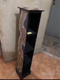 Mobiletto da stanzetta con scaffali
