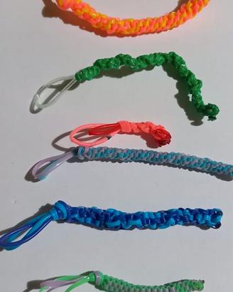 8 Portachiavi colorati fatti a mano con fili color
