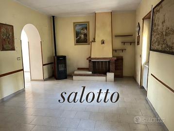 Appartamento e garage in Falciano del Massico