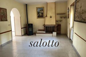 Appartamento e garage in Falciano del Massico