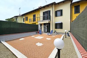 VILLA A SCHIERA A RONDISSONE