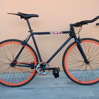 bicicletta a scatto fisso