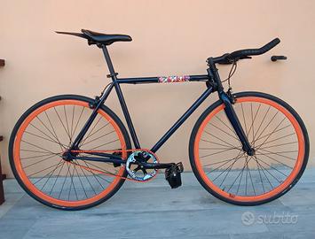 bicicletta a scatto fisso