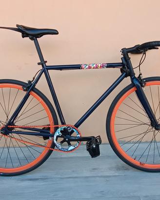 bicicletta a scatto fisso