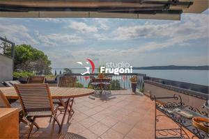 VILLA BIFAMILIARE CON SPLENDIDA VISTA LAGO
