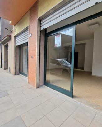 Locale commerciale con doppia vetrina