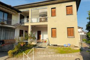 Casa indipendente di 303 m² con 4 locali e box aut