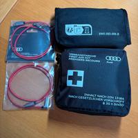 Audi primo soccorso + cavi usb + giubbotti AV.