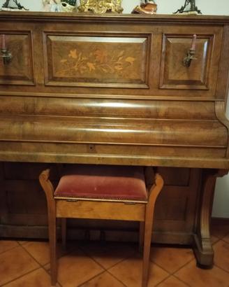 Pianoforte verticale inglese.