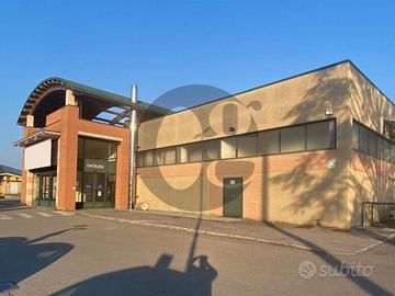 Immobile di 3185 m² con 3 locali a Palazzolo sull'