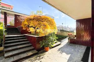 TRE LOCALI CON TERRAZZO IN CONTESTO SIGNORILE AD U