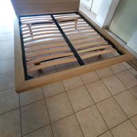 Letto matrimoniale con doghe