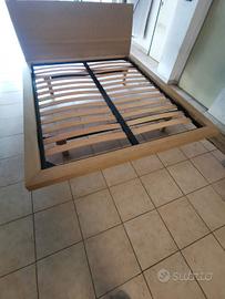 Letto matrimoniale con doghe