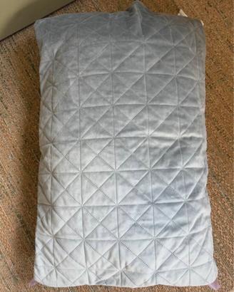 Cuscini nuovi grigi 60x90