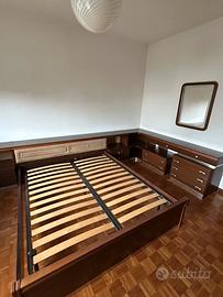 Camera matrimoniale armadio grande comò e comodini