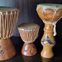 3 Tamburi etnici (Djembe + Darbuka) – Artigianali