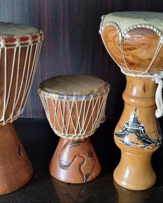 3 Tamburi etnici (Djembe + Darbuka) – Artigianali