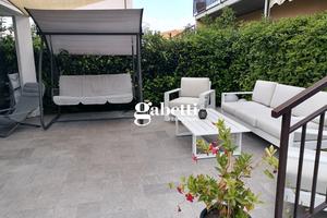 Porzione di villetta con accesso al mare VC/91