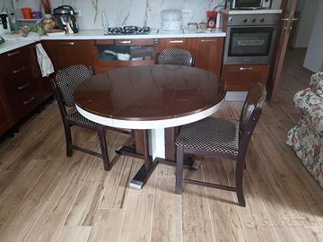tavolo rotondo vintage con sedie 