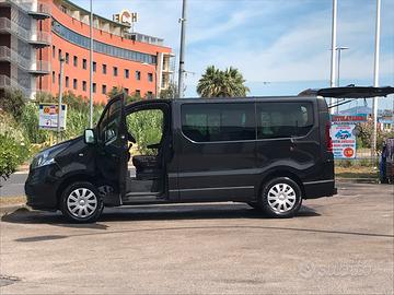 Opel vivaro 145 cavalli biturbo 9 posti gancio tra