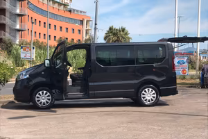 Opel vivaro 145 cavalli biturbo 9 posti gancio tra