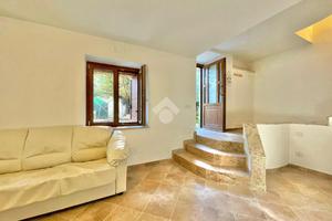 2 LOCALI A MASSA LUBRENSE